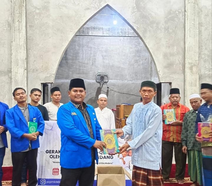 PMII Deliserdang Salurkan Al Qur’an Di Pantai Labu