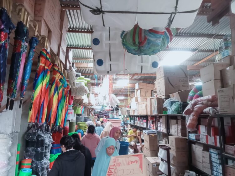 16 Tahun Jadi Tukang Cuci Piring, Kini Baim Menjelma Jadi Pengusaha Rumah Sendal Bunda