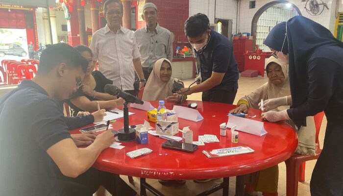 Jelang Imlek Laboratorium Medis Anugerah Gelar Baksos