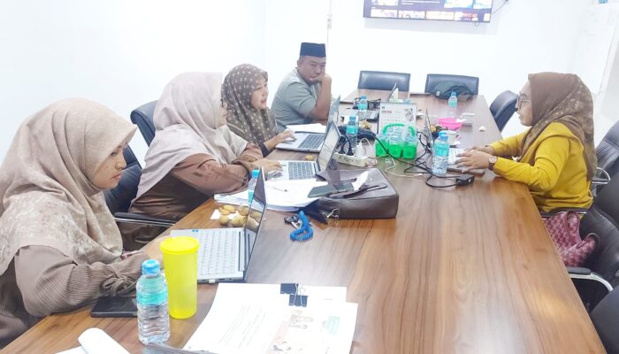 S2 Bahasa Inggris USU Dampingi Penulisan Buku Ajar Di Pesantren Darul Arafah Raya