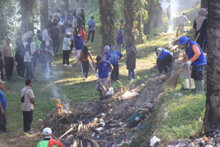 Gotong Royong Gerakan Indonesia Asri, Pemko Binjai Tanam 50 Bibit Pohon di Sekitar Pasar Tavip