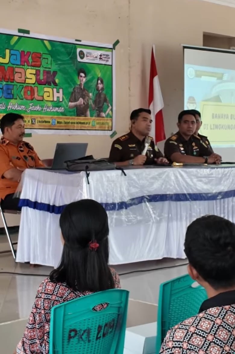 Kejari Poso Edukasi Siswa SMKN 2 Poso Bahaya Pidana Cyberbullying dan Kekerasan Seksual