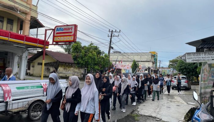 SMAN 3 Seunagan Gelar Jalan Sehat