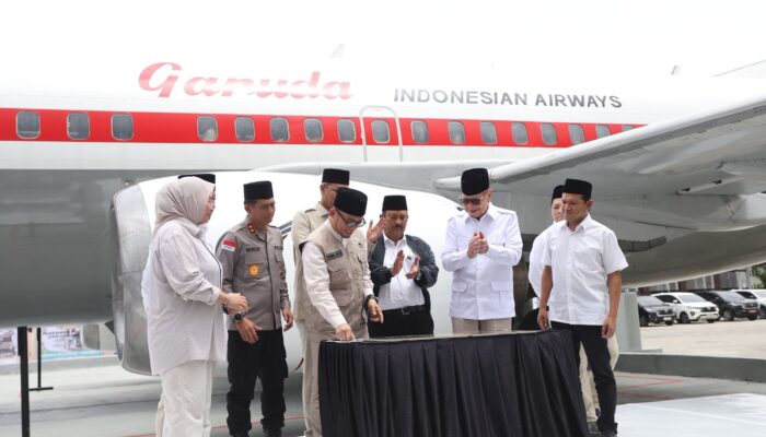 Kapolda Apresiasi Penyerahan Mock-Up Pesawat Garuda Indonesia kepada Asrama Haji Aceh