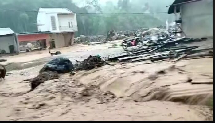 Hujan Deras Picu Banjir dan Longsor Di Tapanuli Tengah, Infrastruktur Rusak, Ratusan Warga Mengungsi