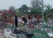 Menyambut Ramadan, TPU Desa Tembung Dipadati Peziarah