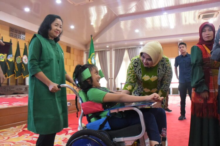 Deliserdang Terima Bantuan 20 Kursi Roda Adaptif Khusus Anak