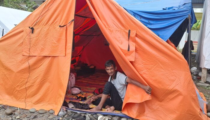 Korban Banjir Bandang di Pedalaman Bireuen, Meugang Di Tenda Pengungsian