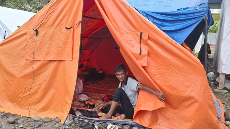 Korban Banjir Bandang di Pedalaman Bireuen, Meugang Di Tenda Pengungsian