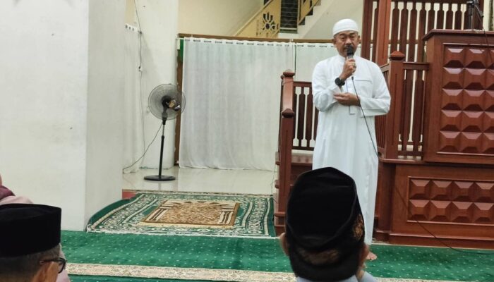 Bupati Madina Tarawih Pertama Ramadan di Masjid Agung