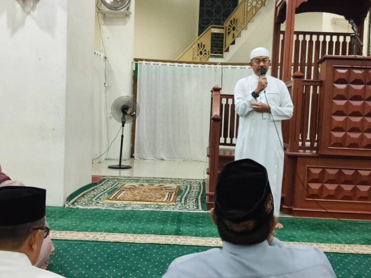 Bupati Madina Tarawih Pertama Ramadan di Masjid Agung