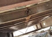 Jembatan Tenge Besi Rusak Diterjang Truk Berat, Mobil Dialihkan ke Jalur Lama