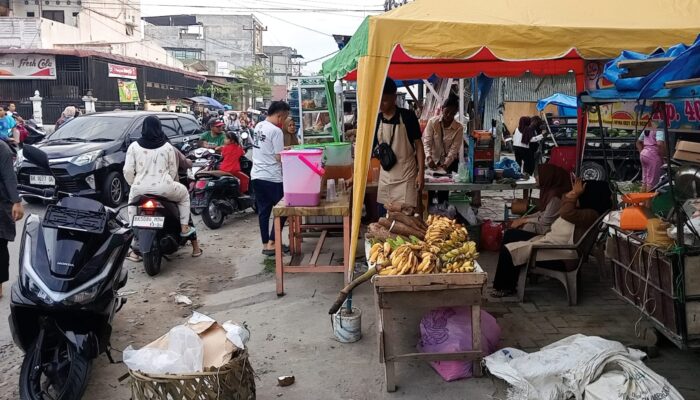 Pedagang Takjil Ramaikan Puasa Pertama di Lubukpakam