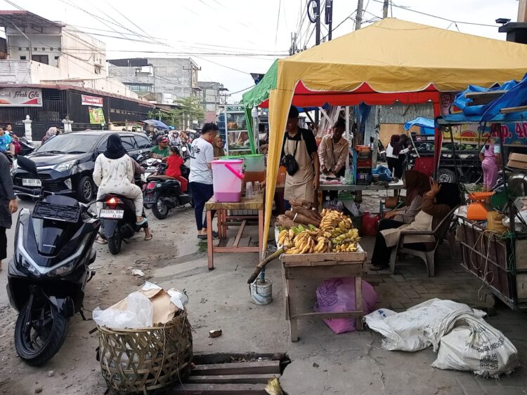 Pedagang Takjil Ramaikan Puasa Pertama di Lubukpakam