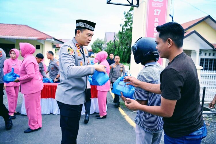Ramadhan Penuh Rasa, Kapolres Pidie Berbagi Bersama Warga