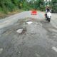 Jalan Nasional di Siabu Berlubang, 4 Pengendara Motor Luka-luka