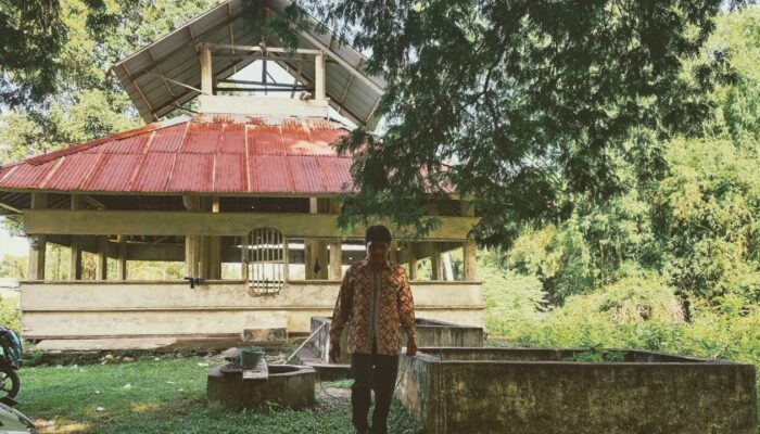 Masjid Tuha, Cerita Tua Dari Lampoih Saka