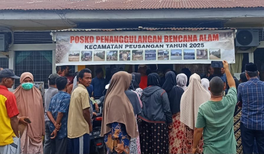 Hilang Dari Pedataan, Warga Korban Banjir Bandang Peusangan Geruduk Kantor Camat