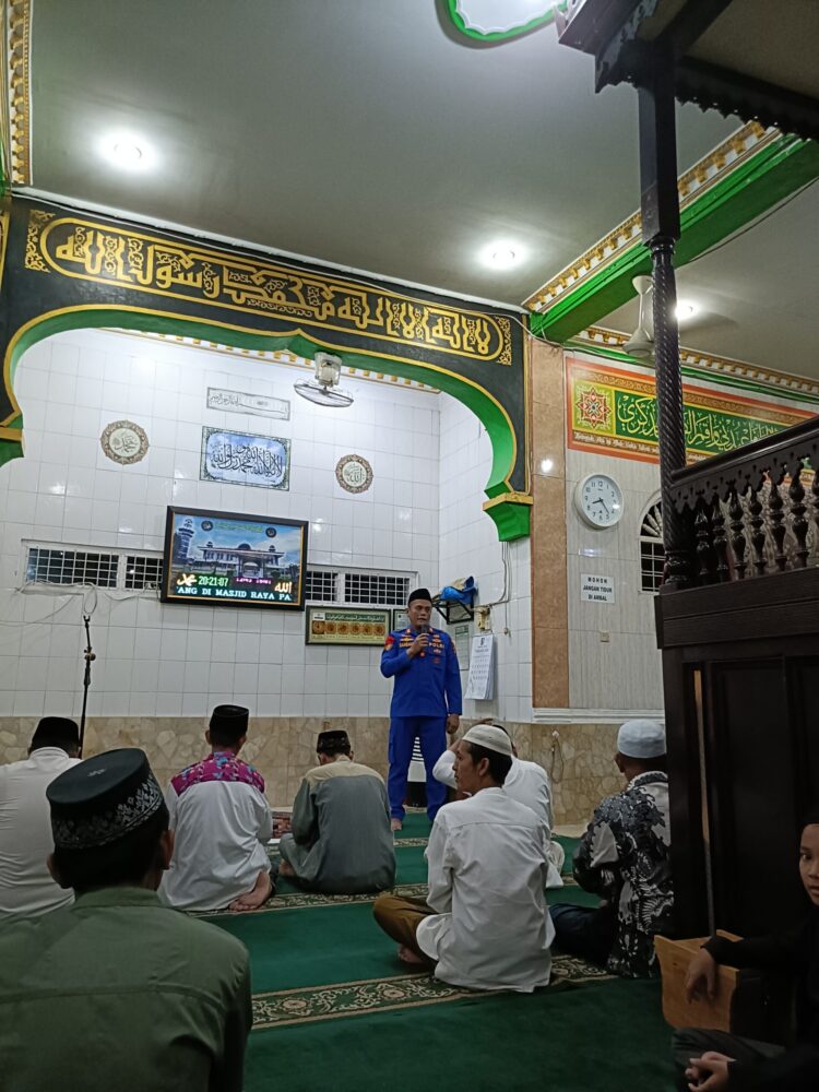 Salat Tarawih Bersama, Kasat Polairud Res Langkat Beri Wejangan Di Masjid Raya P. Brandan