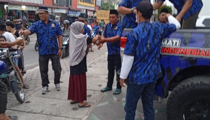 KOMBAT Deliserdang Berbagi Takjil Selama Ramadhan