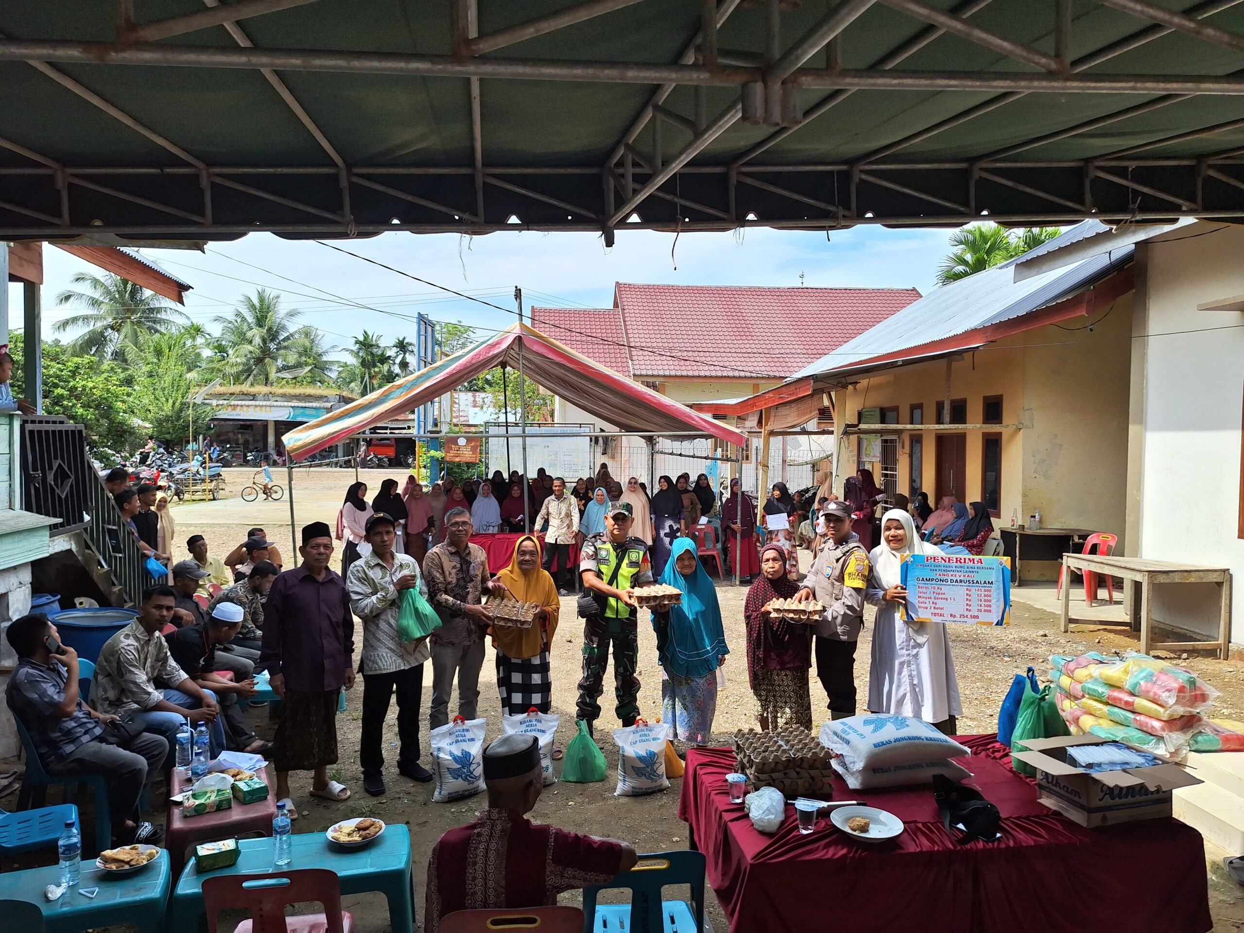 Ramadhan, BUMG Gampong Darussalam Kembali Salurkan Sembako Kepada Warga