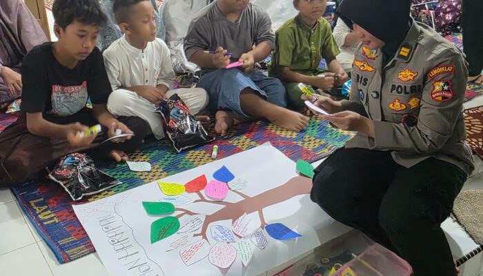 Mahasiswa STIK PTIK Angkatan 83 Giat Trauma Healing Anak-anak di Mushalla Nurul Qarar