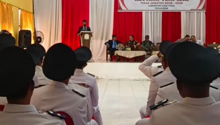 Usai Dilantik, Bupati Aceh Timur Serahkan HT Kepada 106 Geuchik