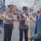 Kapolres Binjai Bagikan Takjil Jelang Buka Puasa di Depan Mapolres