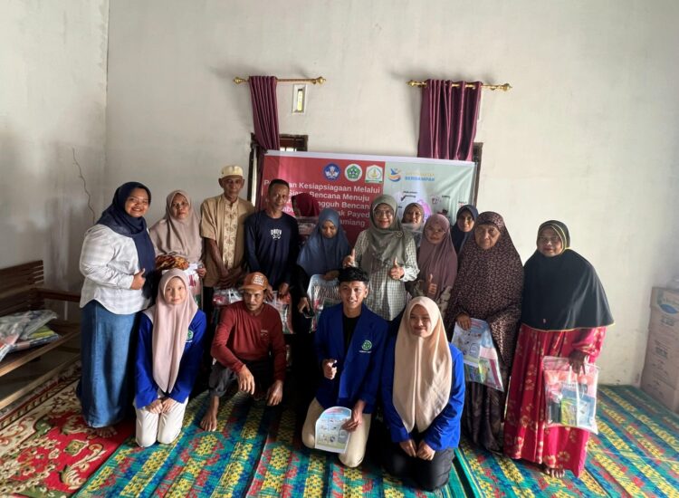 Dosen PKM Unsam Berikan Pelatihan Kesiapsiagaan Melalui Tas Siaga Bencana di Manyak Payed
