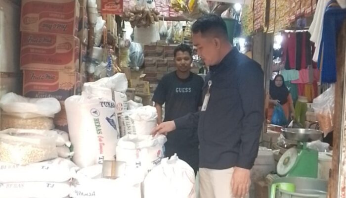 BULOG Sumut Sidak Pasar, Pastikan Stok Dan Harga Beras, Minyakita Stabil