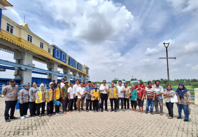 Parlindungan Purba Ajak Pejabat BBWS Sumatra II Medan, Dinas PU DS, Kades Dan Masyarakat Tinjau Bendung Irigasi Serdang