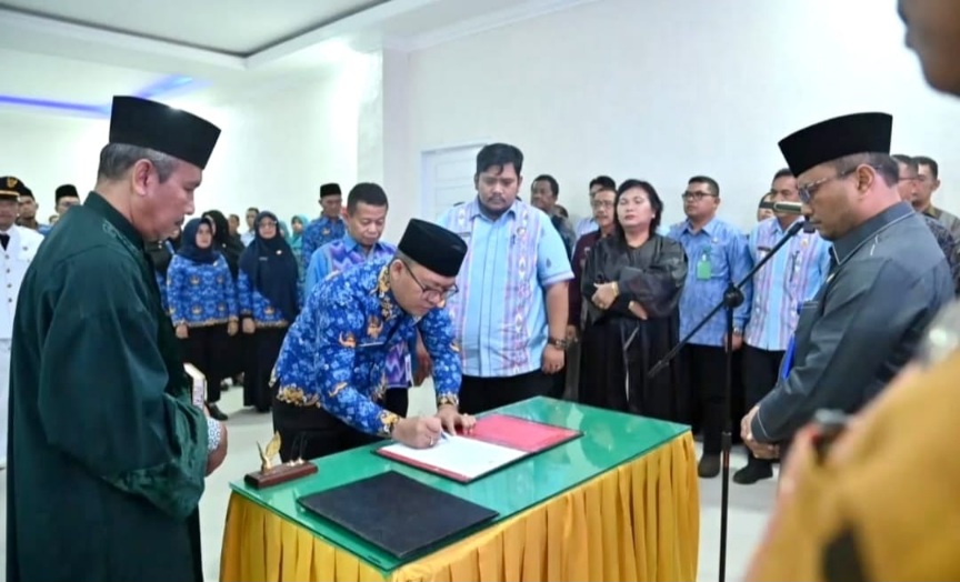 Rahmat Marzuki Nasution Resmi Dilantik Jadi Sekda Kota Padangsidimpuan, Bersama Puluhan Pejabat