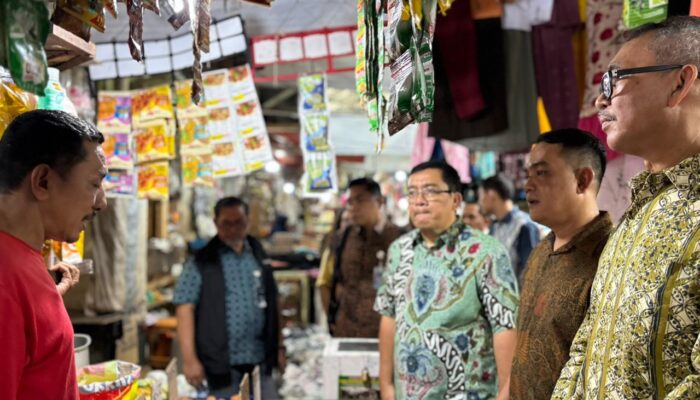 Dewan Pengawas Bulog Sidak Pasar, Pastikan Pasokan Beras SPHP dan Minyak Goreng