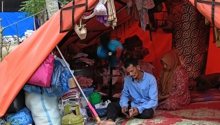 Tiga Bulan Pascabanjir, M Amin Sekeluarga Belum Dapat DTH dan Masih Bertahan di Tenda Darurat