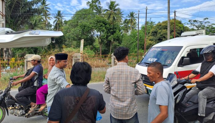 Korwasis Bagi Takjil di Hari Ke-9 Ramadhan, Perkuat Silaturahmi dengan Warga dan Insan Pers