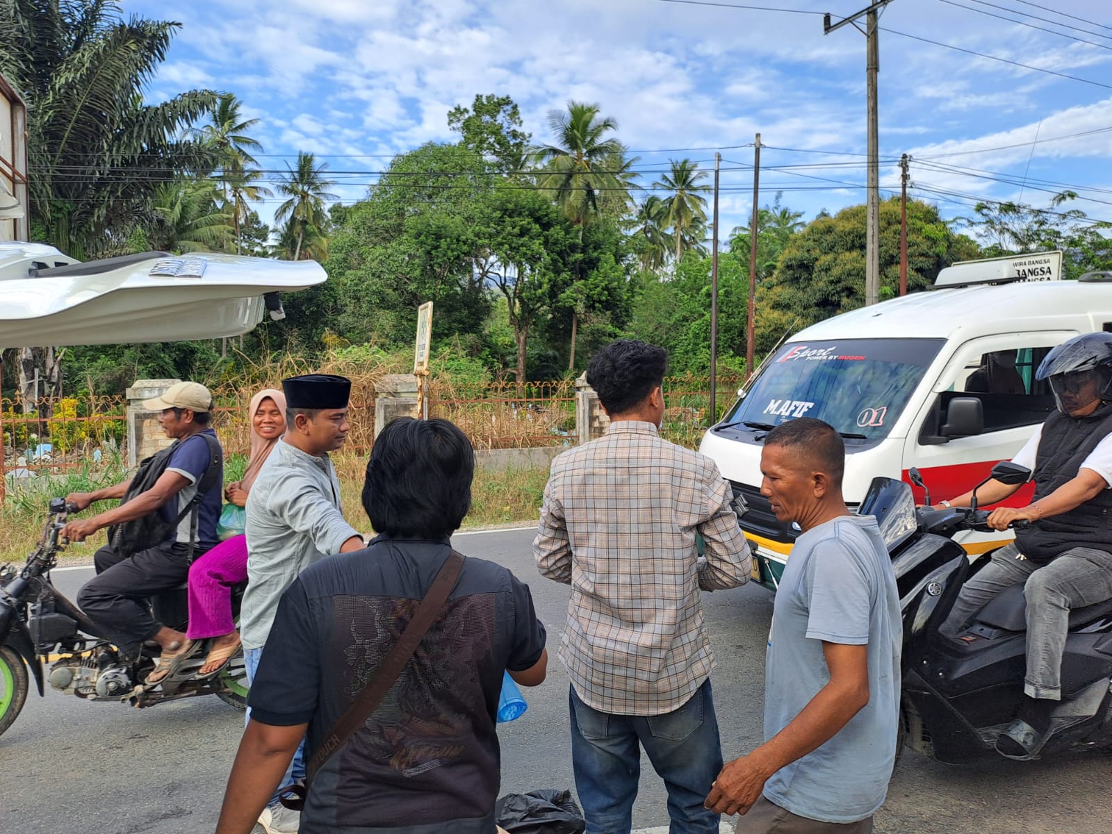 Korwasis Bagi Takjil di Hari Ke-9 Ramadhan, Perkuat Silaturahmi dengan Warga dan Insan Pers