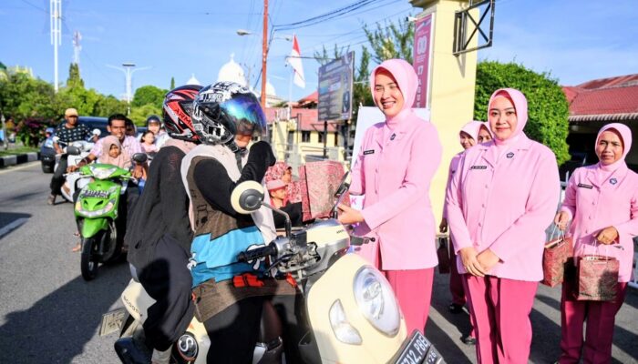 Bhayangkari Polres Pidie Berbagi, Menguatkan Simpati