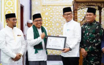 Sekda Langkat Pimpin Tim II Safari Ramadhan, Serahkan Hibah Rp20 Juta Untuk Masjid Di Stabat 