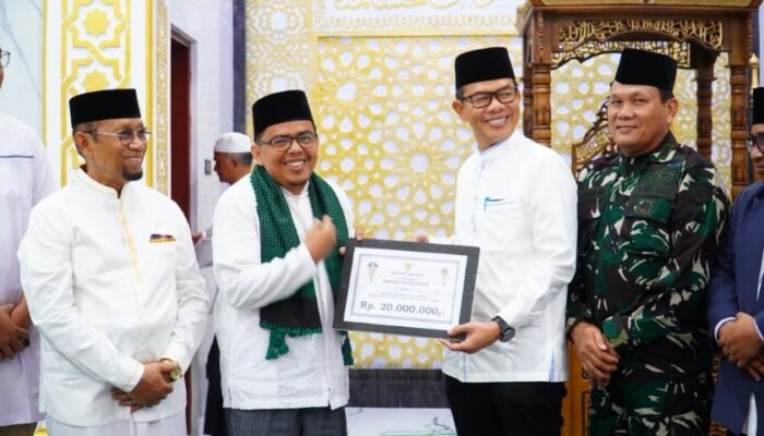 Sekda Langkat Pimpin Tim II Safari Ramadhan, Serahkan Hibah Rp20 Juta Untuk Masjid Di Stabat 