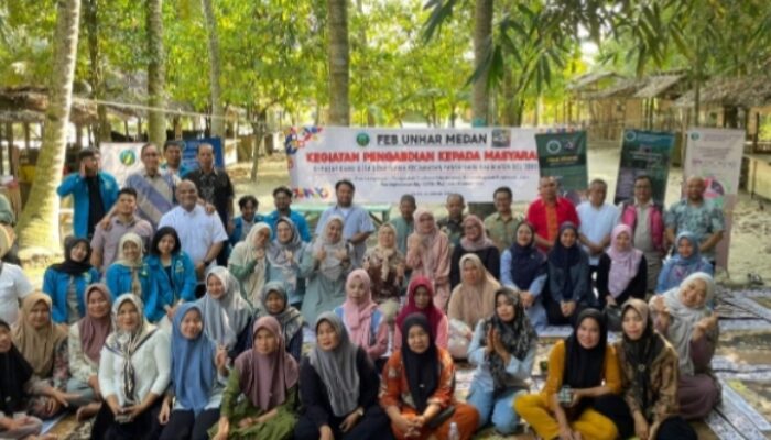FEB UnHar Medan Dorong Kemandirian Ekonomi Masyarakat Lewat PKM Di Pasar Kamu