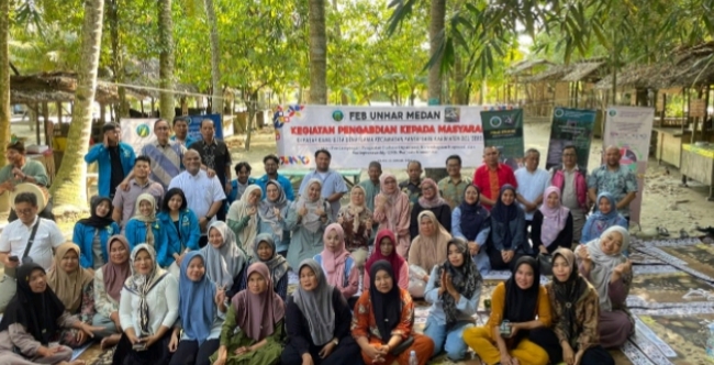 FEB UnHar Medan Dorong Kemandirian Ekonomi Masyarakat Lewat PKM Di Pasar Kamu