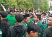 Aksi Mahasiswa Al Washliyah di Polrestabes Medan Memanas, Dua Orang Diamankan