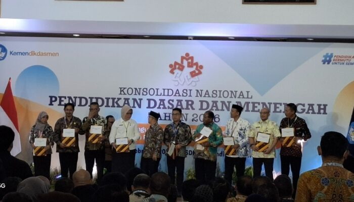 Gotong Royong dan Revitalisasi Sekolah Percepat Pemulihan Pendidikan Pascabencana