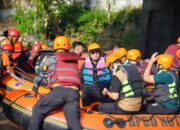 Sapa Warga Di Bantaran Sungai Babura, Rico Waas Tegaskan Komitmen Respons Cepat Dan Tepat Sasaran