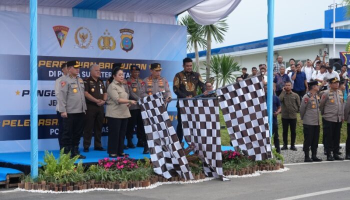 Kapolri Kirim 22 Kontainer Bantuan Ke Daerah Bencana Sumatera