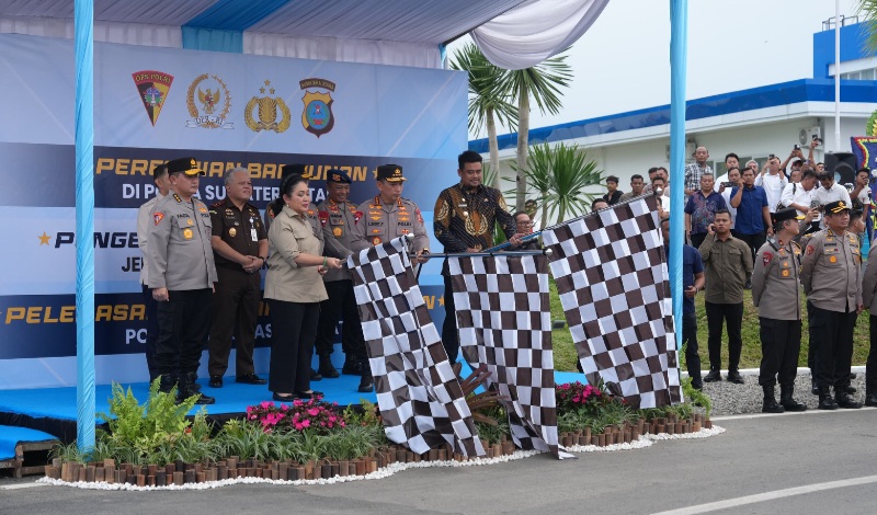 Kapolri Kirim 22 Kontainer Bantuan Ke Daerah Bencana Sumatera