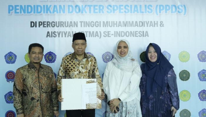 Rektor UMSU Terima SK PPDS PTMA Dari Mendiktisaintek RI