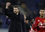 Carrick Bawa MU Melesat, Neville Tetap Minta Pelatih Baru