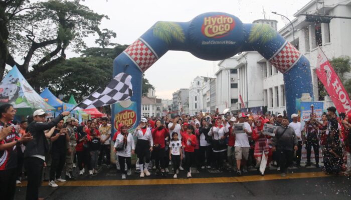 Rico Waas Lepas Ribuan Peserta Jalan Santai Bersama Waspada