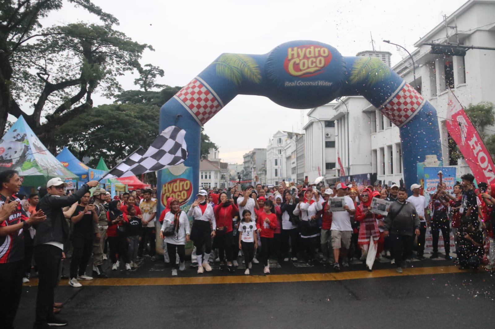 Rico Waas Lepas Ribuan Peserta Jalan Santai Bersama Waspada